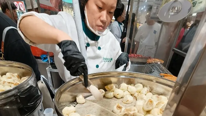 你发现没?如今超市悄悄大变样,早餐盒饭成为了标配,这是咋回事