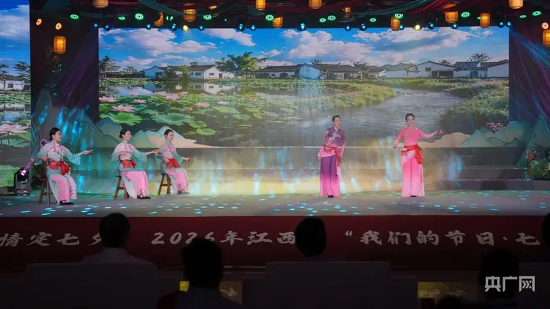新风润婚典！江西鹰潭77对新人情定七夕