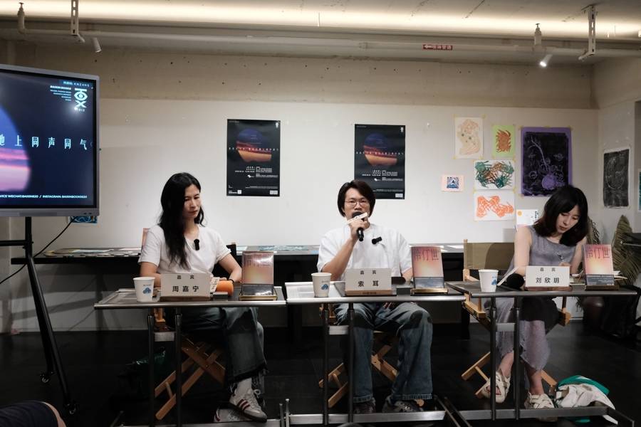在身体的具体感知中，写作对我而言是一种制图学