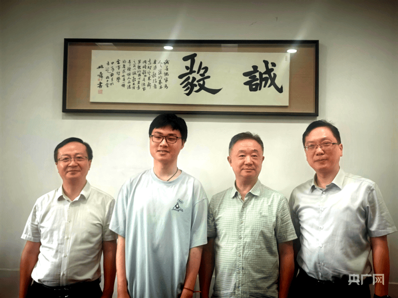 安徽一703分高考生捐6666元零花钱给母校 考生:一点心意表达感恩