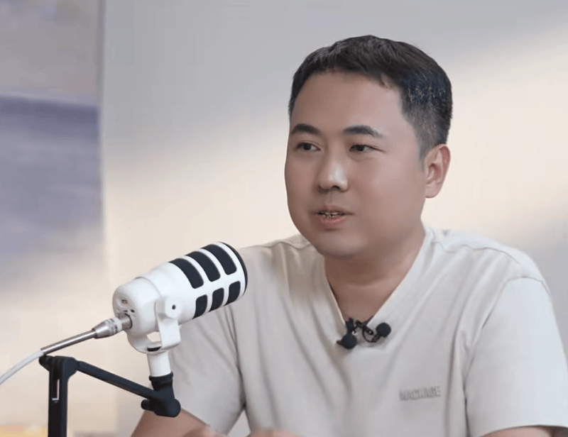“充电宝一哥”港股上市首日一度跌超9%,CEO此前称:充电宝大概率过几年就“死”了