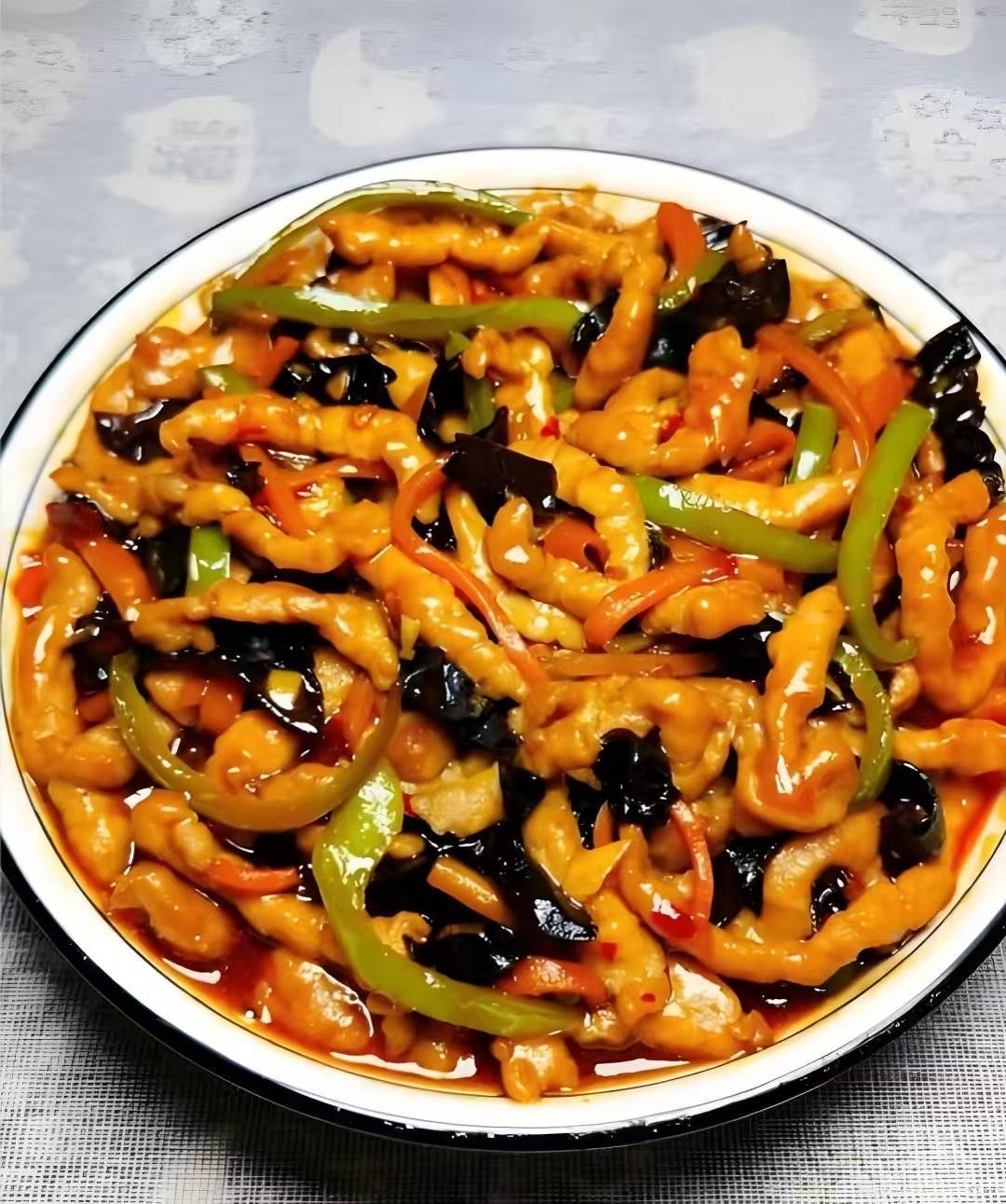 没鱼却有鱼香!酸甜微辣的鱼香肉丝,拌饭一绝