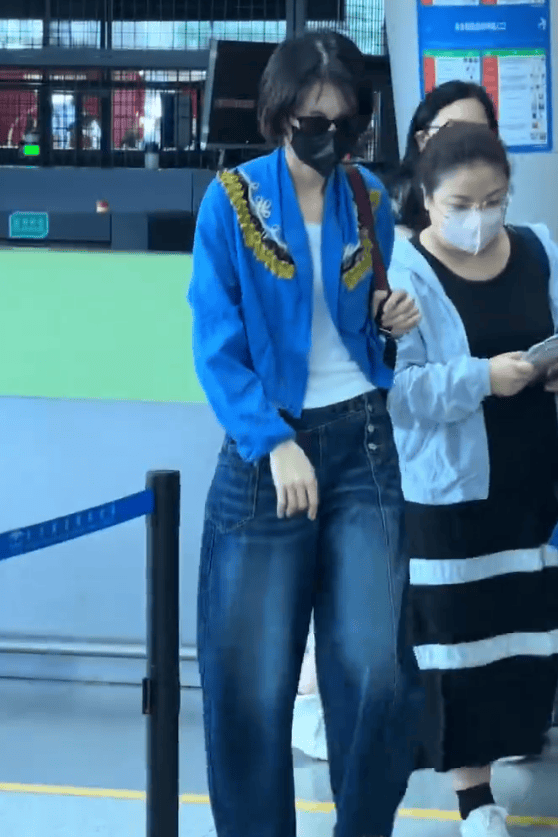 曾沛慈结束《乘风2026》工作后现身 丈夫跟在身后非常低调