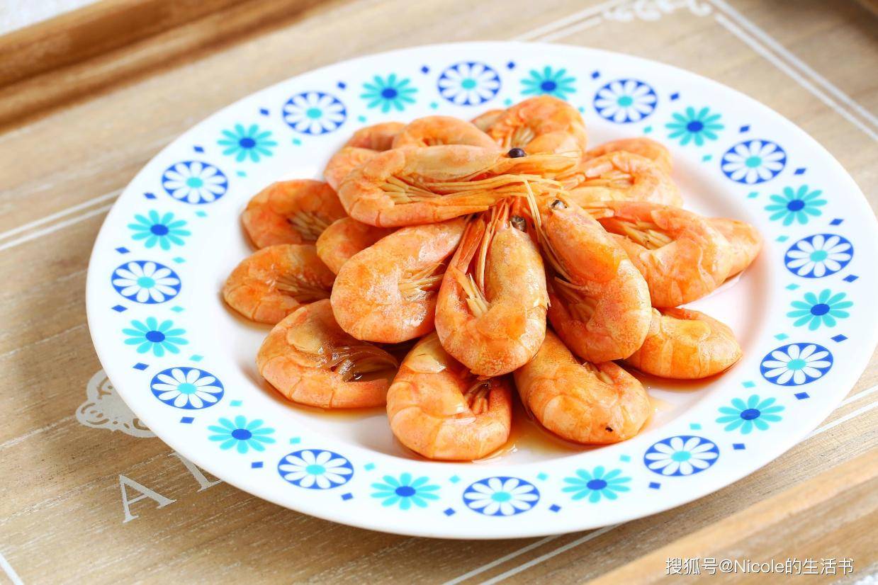 仅仅需要两个步骤,就可以做出一盘简单惹味的消夏小菜