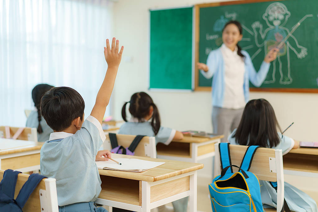 中小学老师困在“赛课”里,学生被遗忘在教室