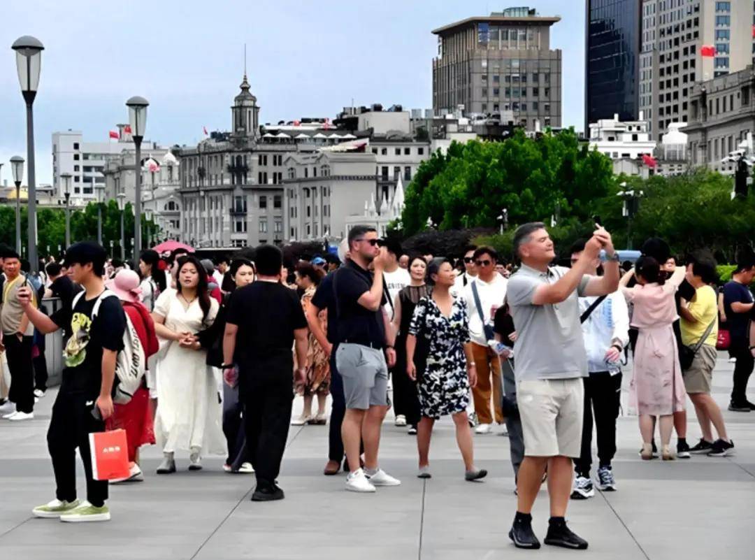 免签放开后大批老外涌入,回国当场傻眼:原来我们才是落后国家