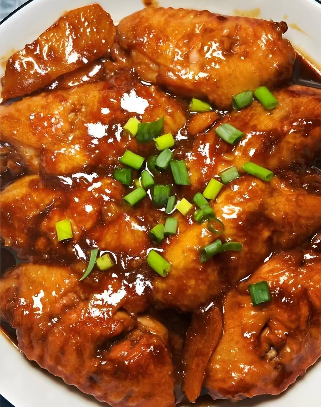 酱香浓郁超下饭!零失败家常红烧鸡翅,外焦里嫩连汤汁都不剩