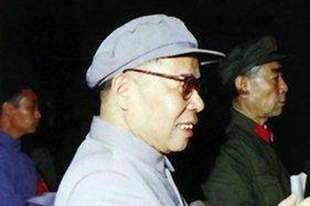 杨尚昆出国，体检时间排在陈伯达前面，陈伯达大怒：谁安排的？