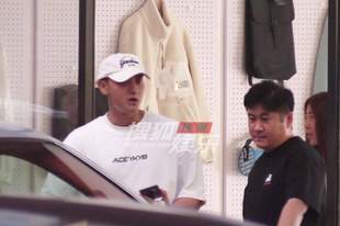 黄子韬徐艺洋下班后分头行动 默契沟通放松自在