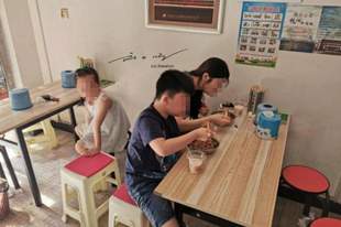 外地游客到河南信阳旅游，最大的困惑：为什么河南人也吃热干面？