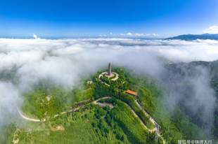 山西左权:云海漫卷文峰塔