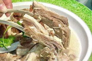 张北坝上蒙餐怎么选，探店福洋洋吉祥草原手把肉家乡菜体验草原风味