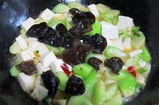 丝瓜炖豆腐的家常做法