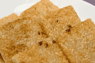 甜咸两味皆出彩,一口糍粑中和火锅麻辣的冲击力