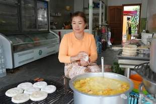 吃在德宏|“傣味汉堡”,藏在德宏街头的美味!