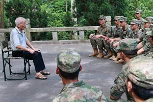 跟着镜头，和官兵共赴沉浸式红色教育