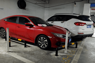 马上评｜副处长被指霸道停车，“八小时以外”也要管