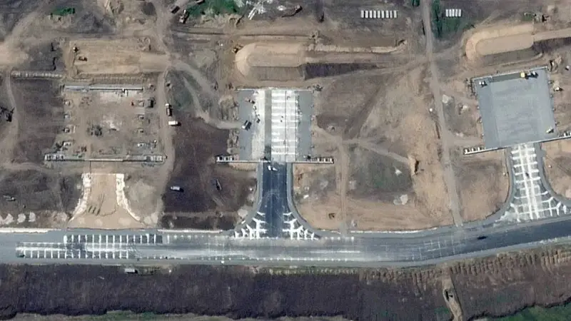 担忧乌军再搞突袭，俄军修建大型掩体，保护轰炸机