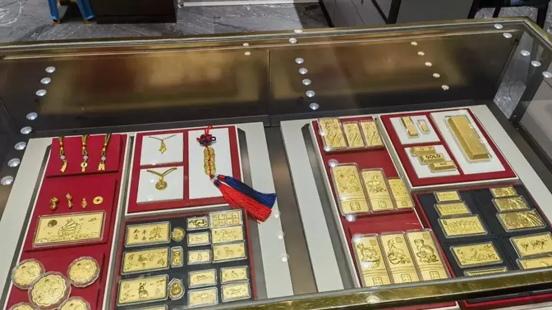 金价大跌!有商家囤货资产缩水百万元,“跌掉一辆迈巴赫”