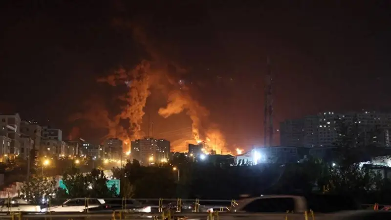 伊朗南部传出爆炸声，美军连炸伊朗两日，伊军：美军基地将经历“地狱般考验”！