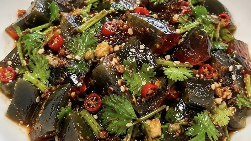 超好吃的炒松花蛋