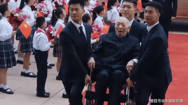 军视锐评·建党105周年特别策划：这才是我们最应该追的“星”