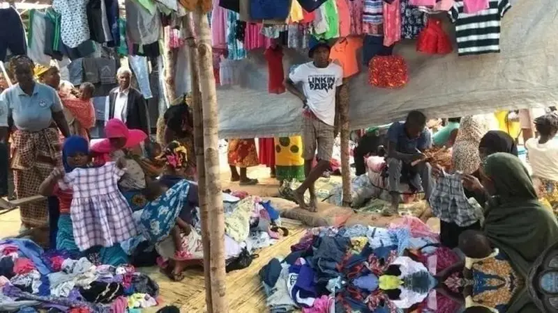 中国人捐赠的旧衣服，送到非洲后成啥样了，看完你还会捐吗？