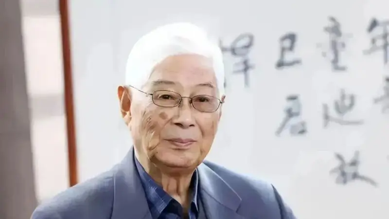 顾明远：坚持“健康第一” 促进少年儿童身心健康发展