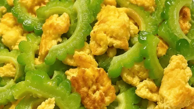 苦瓜炒鸡蛋：夏日餐桌上的清爽与营养双重奏
