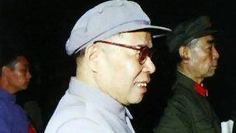 杨尚昆出国，体检时间排在陈伯达前面，陈伯达大怒：谁安排的？
