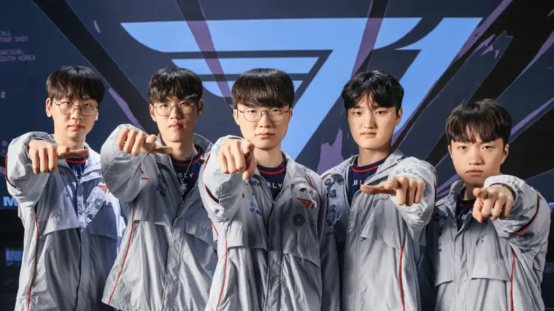 T1爆冷被G2淘汰，faker起身狠掐自己脖子，原来这不是梦