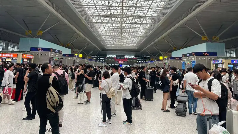 旅客吐槽郑州东站候车大厅似“蒸桑拿”,铁路郑州站致歉