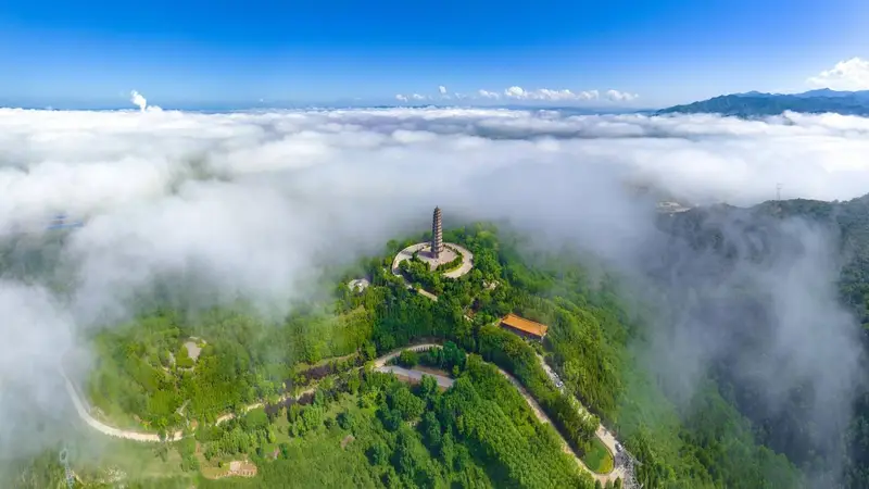 山西左权:云海漫卷文峰塔