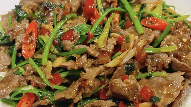 香菜控的终极快乐:一盘香香辣辣的香菜炒牛肉