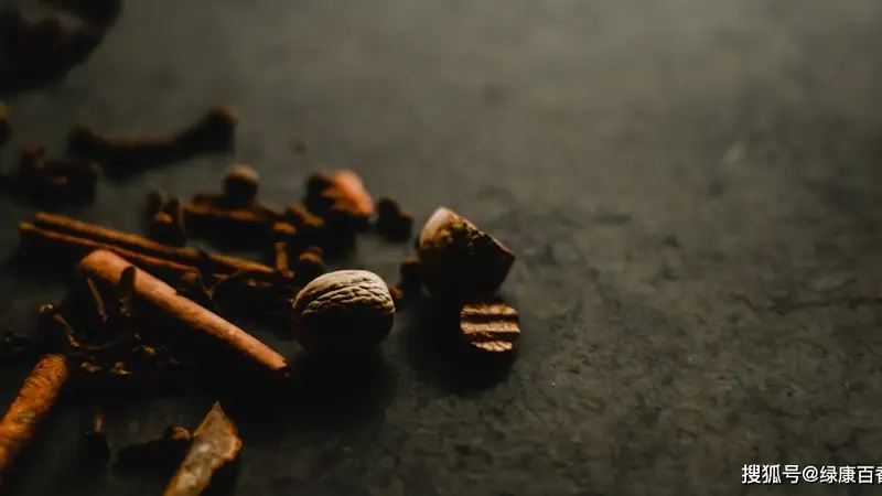 香料发苦不是手艺问题,是这笔账没人帮你算