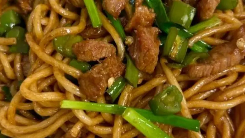 巨过瘾！辣椒肉酱炒意面，好吃到舔盘