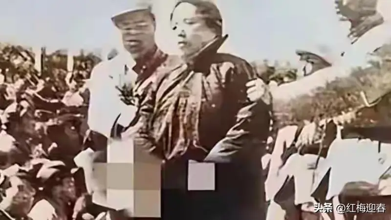 1952年青岛头牌名妓被万人公审枪决,行刑前她紧紧提着裤子不松手