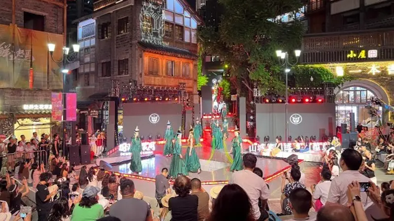 渝中：艺术赋能区域发展 2026重庆国潮时装周启幕