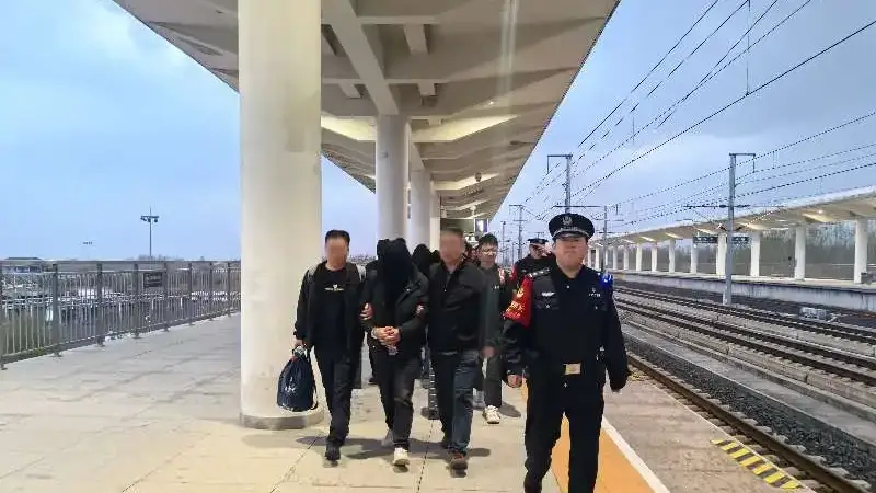 特大跨国制贩毒案告破71人被抓：化学硕士突然辞职，联合高校退休化工专业教师生产毒品前体，境外合成后，伪装成越南特产山茶油等进行销卖