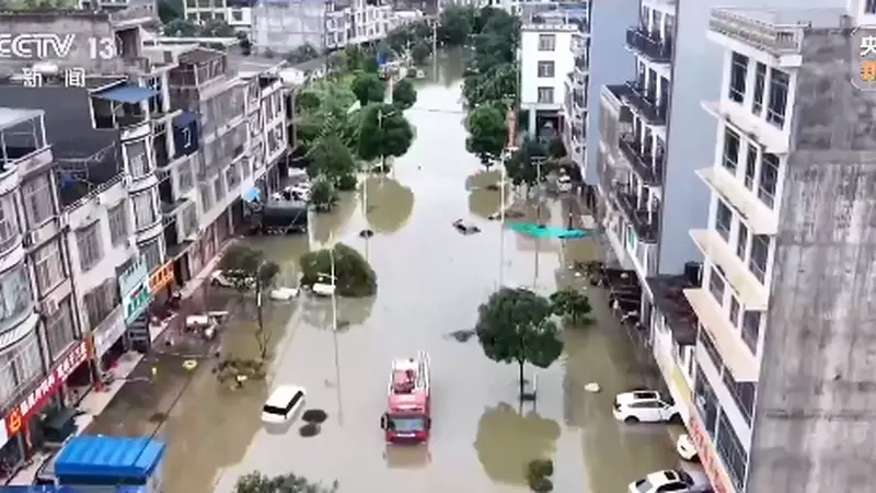 “没想到淹水这么严重，一觉醒来就被困住了”，广西多地：非必要不外出！有水库出现漫顶、缺口、漫坝险情，紧急转移群众