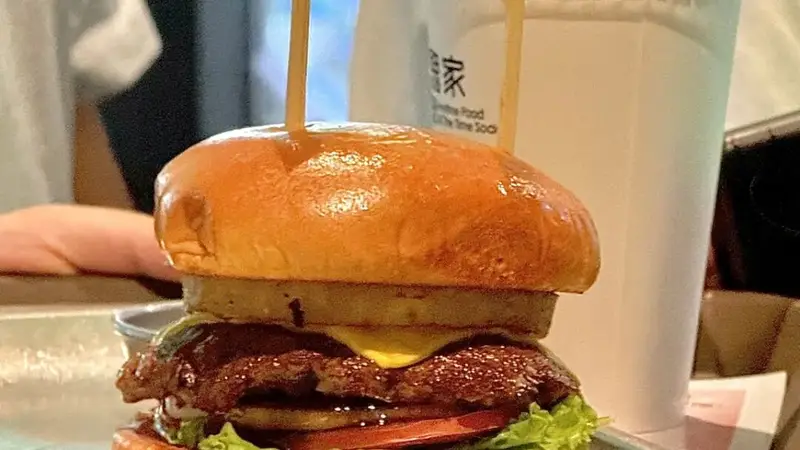 湖南首店开进洋湖,年轻人直呼“排队两小时也值了”!