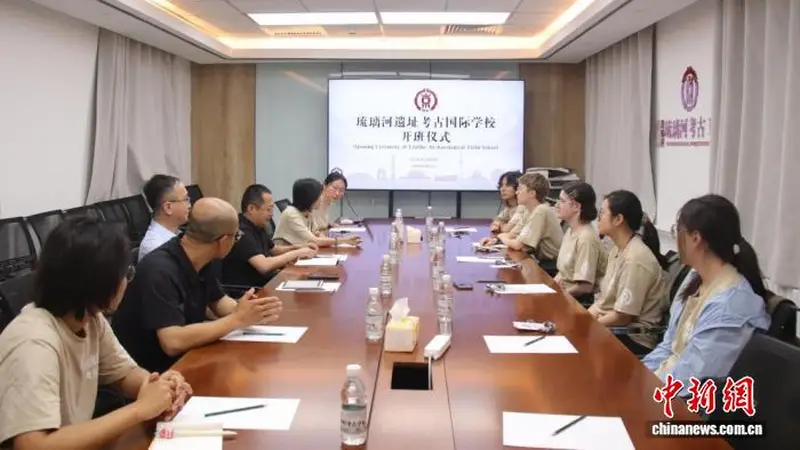 手铲释读三千年 国际学生在北京琉璃河遗址开展田野考古实习