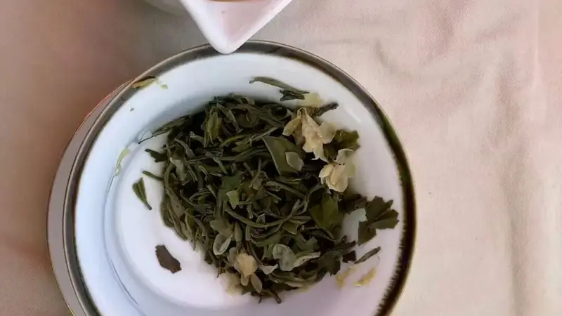 洞天福地出佳茗，盛夏玻璃杯慢赏金坛雀舌