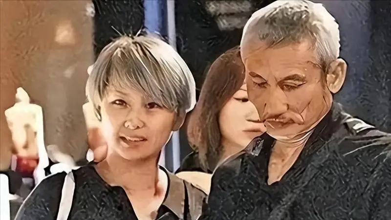徐克的二婚老婆乐乐,40岁为爱染白发?和施南生相处和谐互不打扰