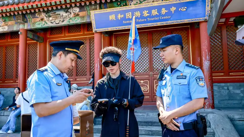 海淀警方“一园一策”护航暑期游：警力跟着人流走警务随着需求走