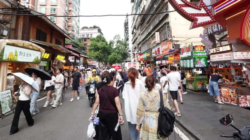 夏日“光盘”风气盛,烟火气中见文明