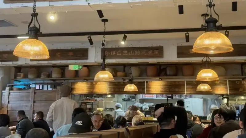 麻辣食评丨西贝的“换号”与“丢分”