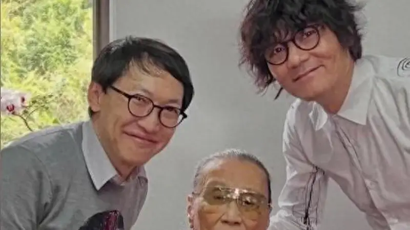 谢贤御用医生公开生前居家照，摘掉墨镜眼神浑浊，一年前已不认人