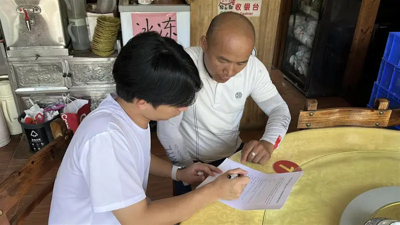 从“拍下来”到“留下来”：广州华夏职院学子四载深耕吕田头酒