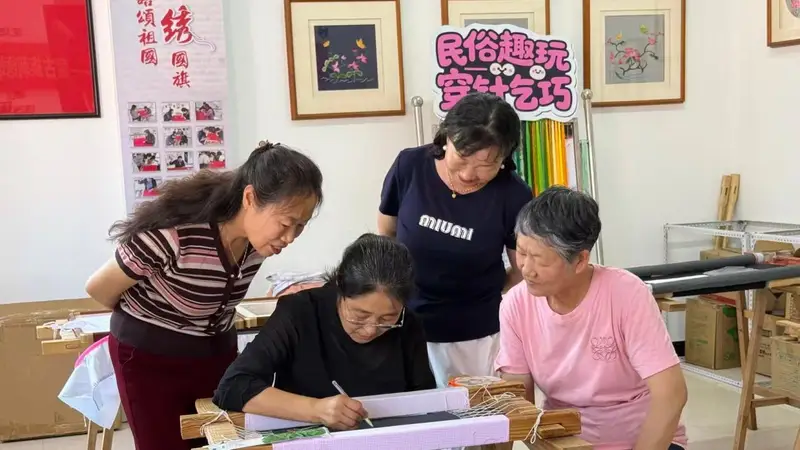 霍林郭勒：一针一线绣出“邻里情”